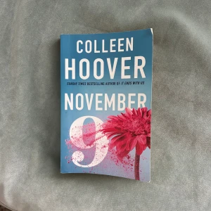 November 9 och It starts with us - Två populära böcker av Colleen Hoover - November 9 och It starts with us. 100 kr per bok 💖