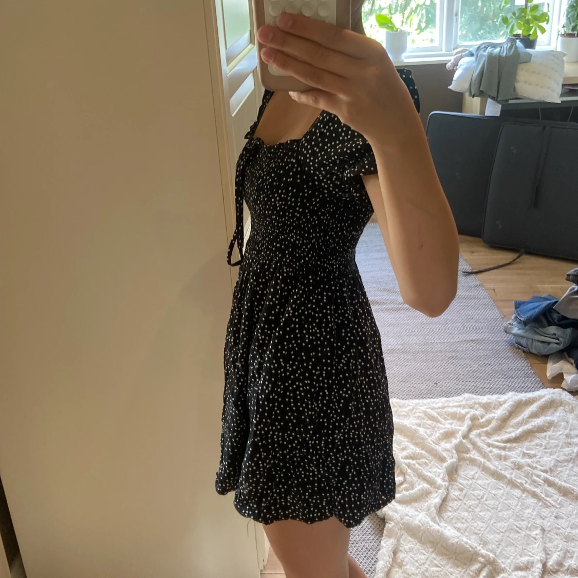 Svart byxdress med vita prickar - 1