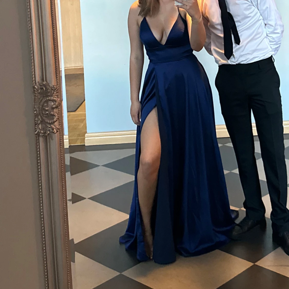 Marinblå långklänning med slits - 1