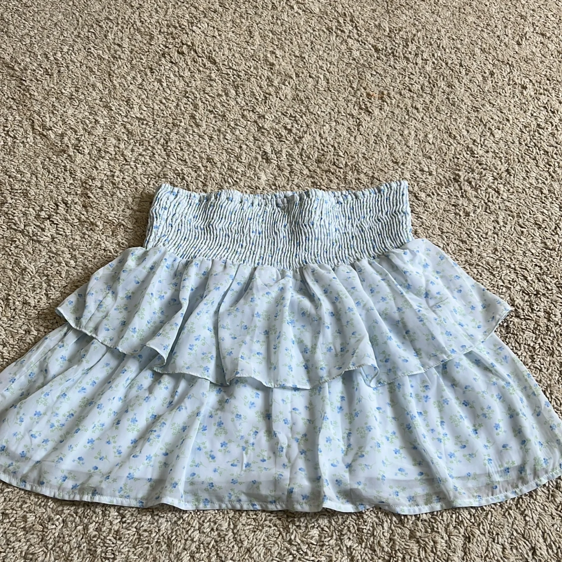 Blommig volangkjol - 1