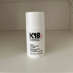 K18 hair mask 50 ml - Uppskattar att den har ca 80% eller mer, har använt ca 15 pumpar