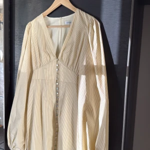 Randig långklänning från Adoore - Klänning från adoore i strl 36, den långa klänningen