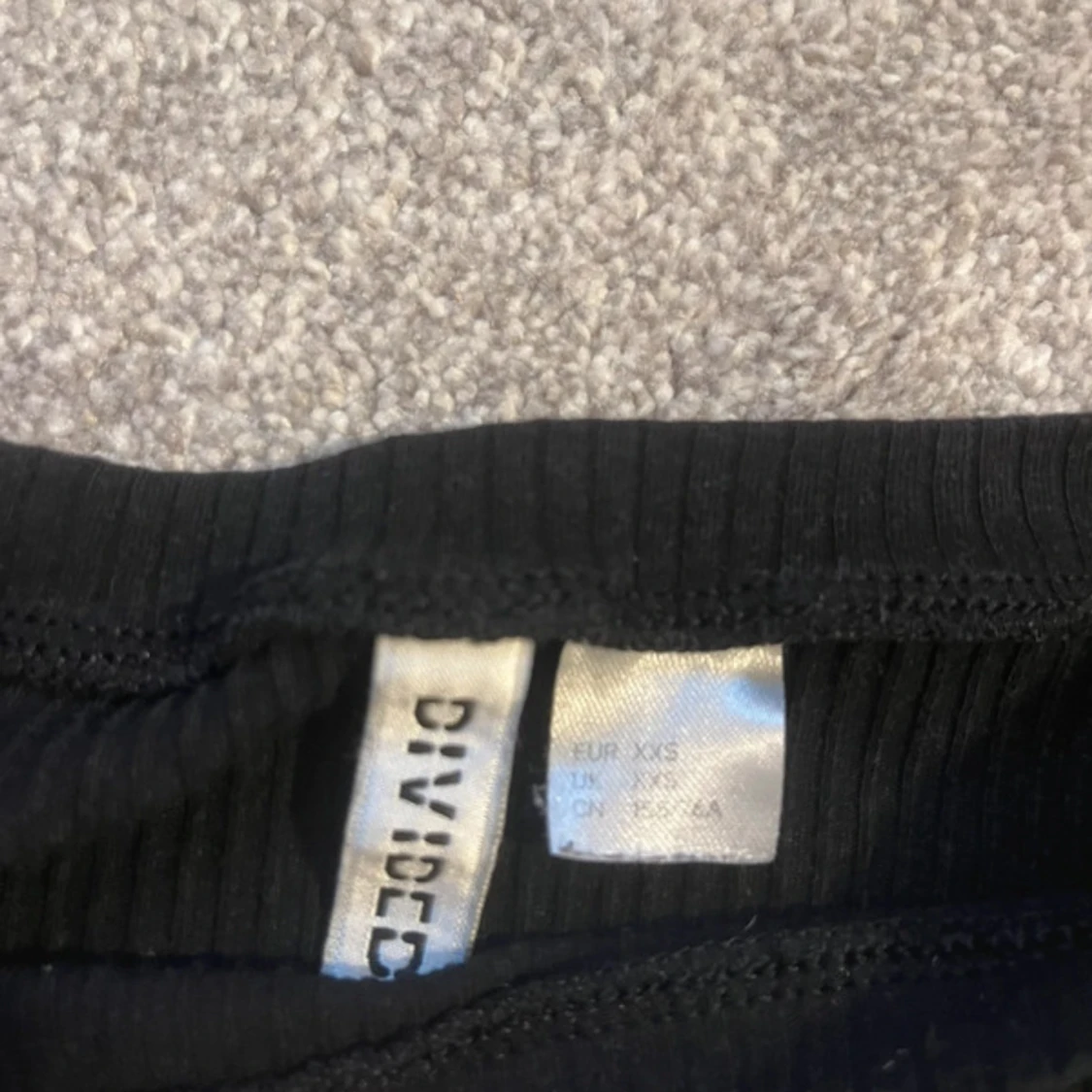 Svart ribbad croppad topp H&M - 3