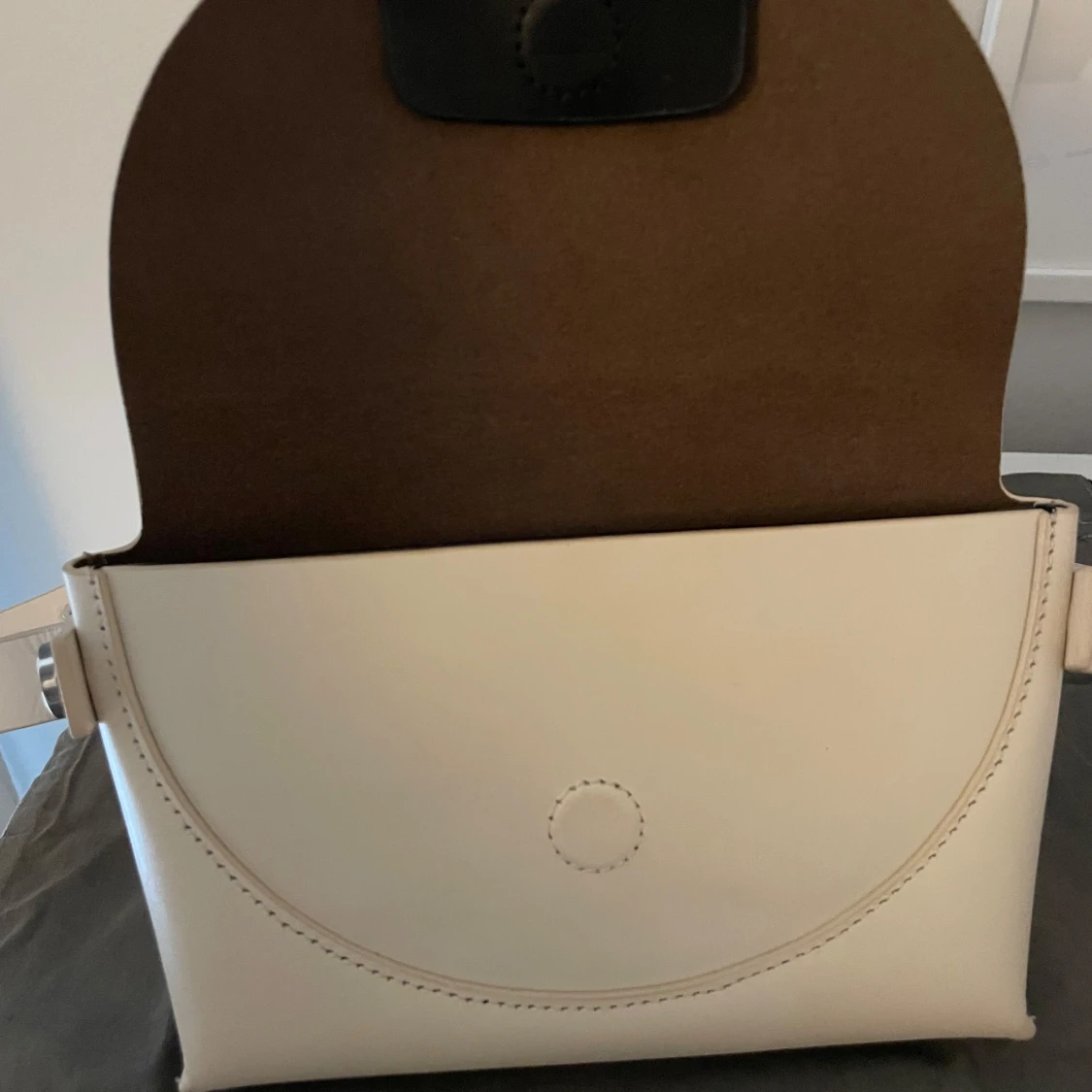 Vit axelväska från AllSaints i skinn - 2