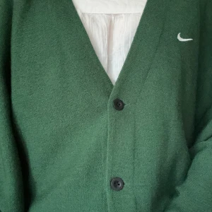 Grön kofta från Nike  - Kofta från Nike i mycket bra skick