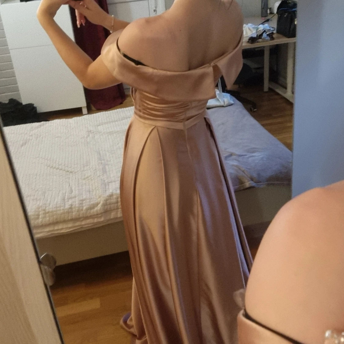 Champagnefärgad långklänning med strass - 2