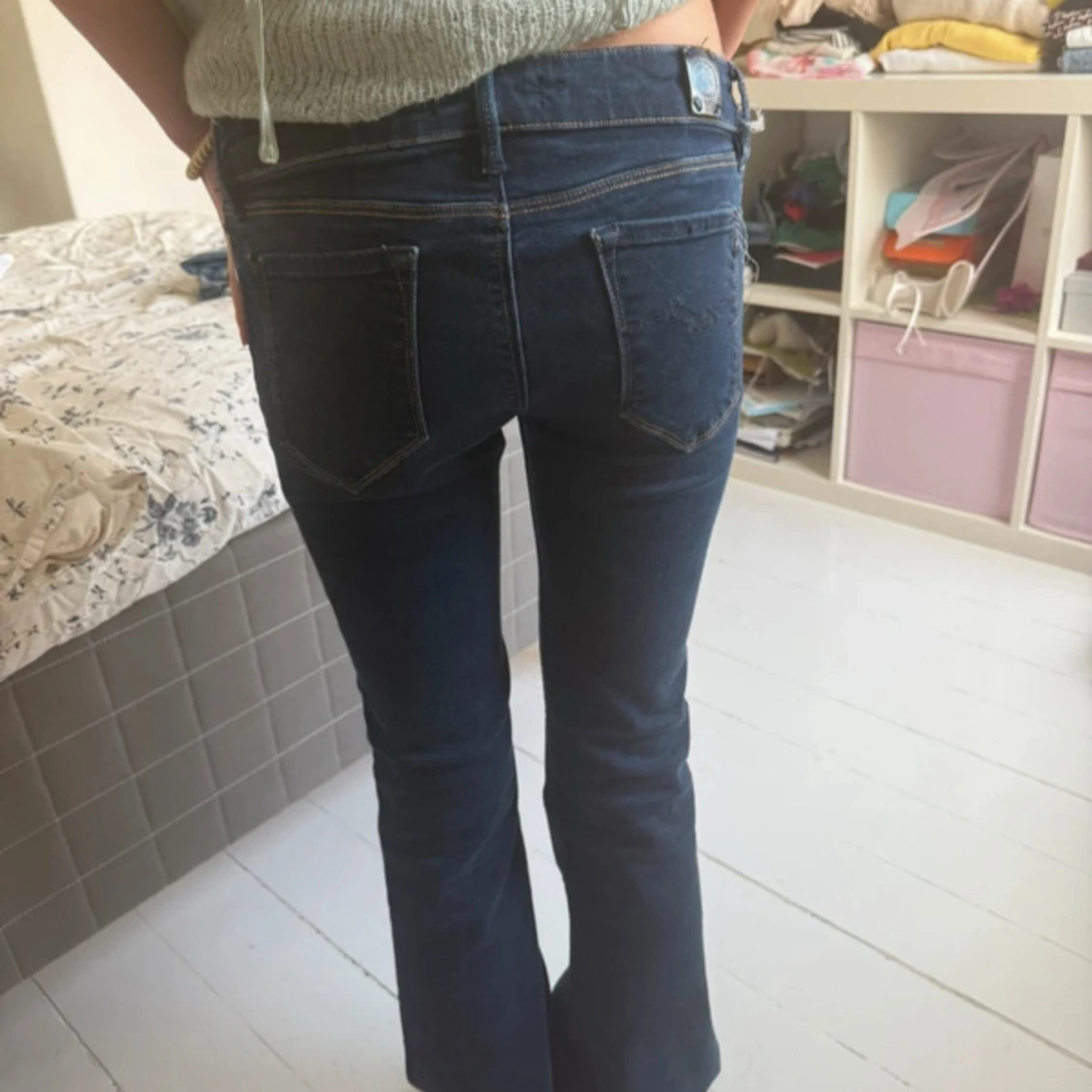 Mörkblå bootcut jeans med låg midja - 2