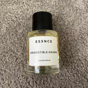 ESSNCE Irresistible Enigma parfym - Nästan helt oanvänd, inte min typ av doft💞