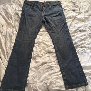 Jeans  - ganska använd me. är i väldigt bra skick 