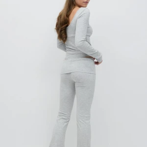 Ljusgrå yogapants - Superbekväma ljusgrå yogapants med bootcut.