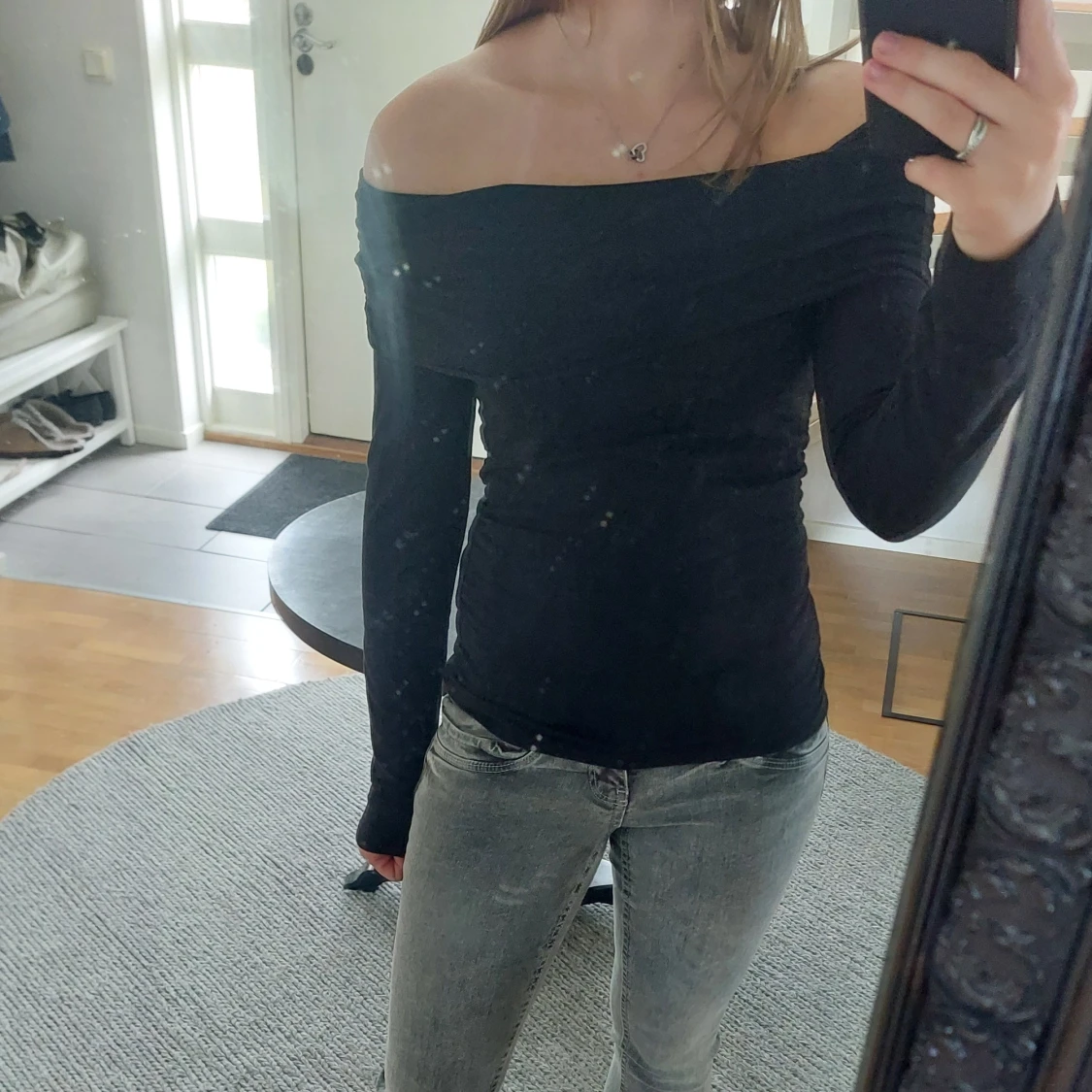 Svart offshoulder topp Gina Tricot - 1