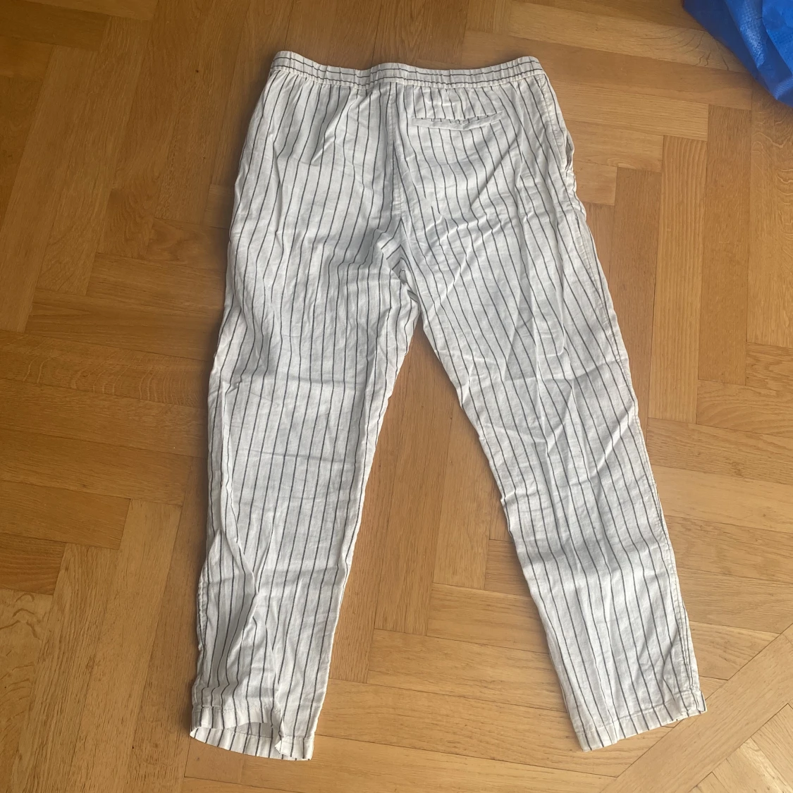 Randiga linnebyxor från H&M, M - 1