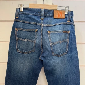 Nudie Jeans - Nudie Jeans (Grim Tim) | Size: W29 L32 | Skick: 8,5/10 vissa små defekter, se bilder | Hör av dig vid frågor och funderingar | Vänliga hälsningar!