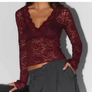 Spets topp Ginatricot - Säljer denna fina då den inte kommer till användning. Oanvänd i nyskick 💕Xs