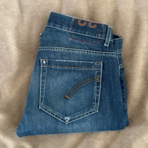 Dondup George  - Dondup George mörkblå washed. Jätte fint skick, nypris runt 3000.