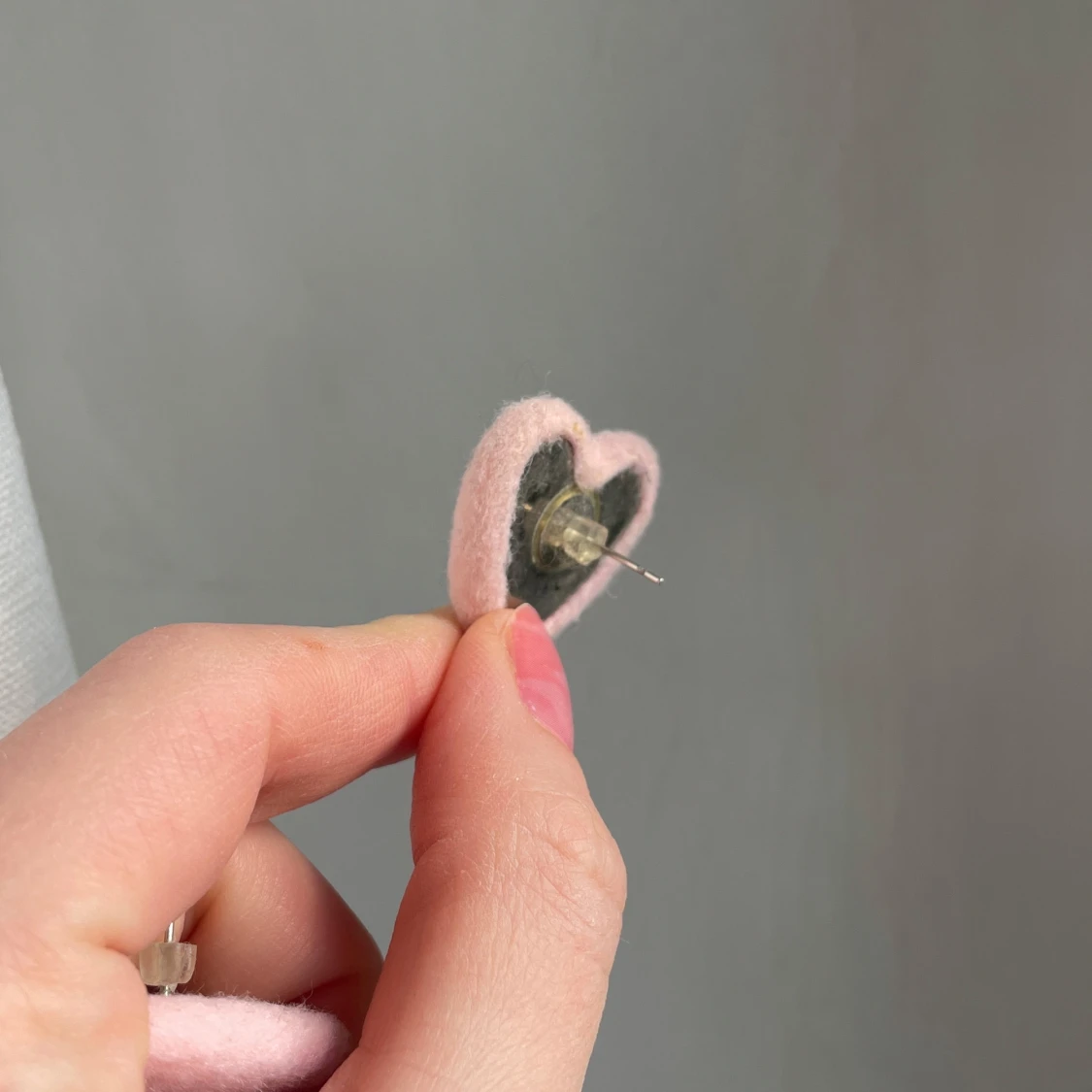 Örhängen med stora rosa fluffiga hjärtan - 2