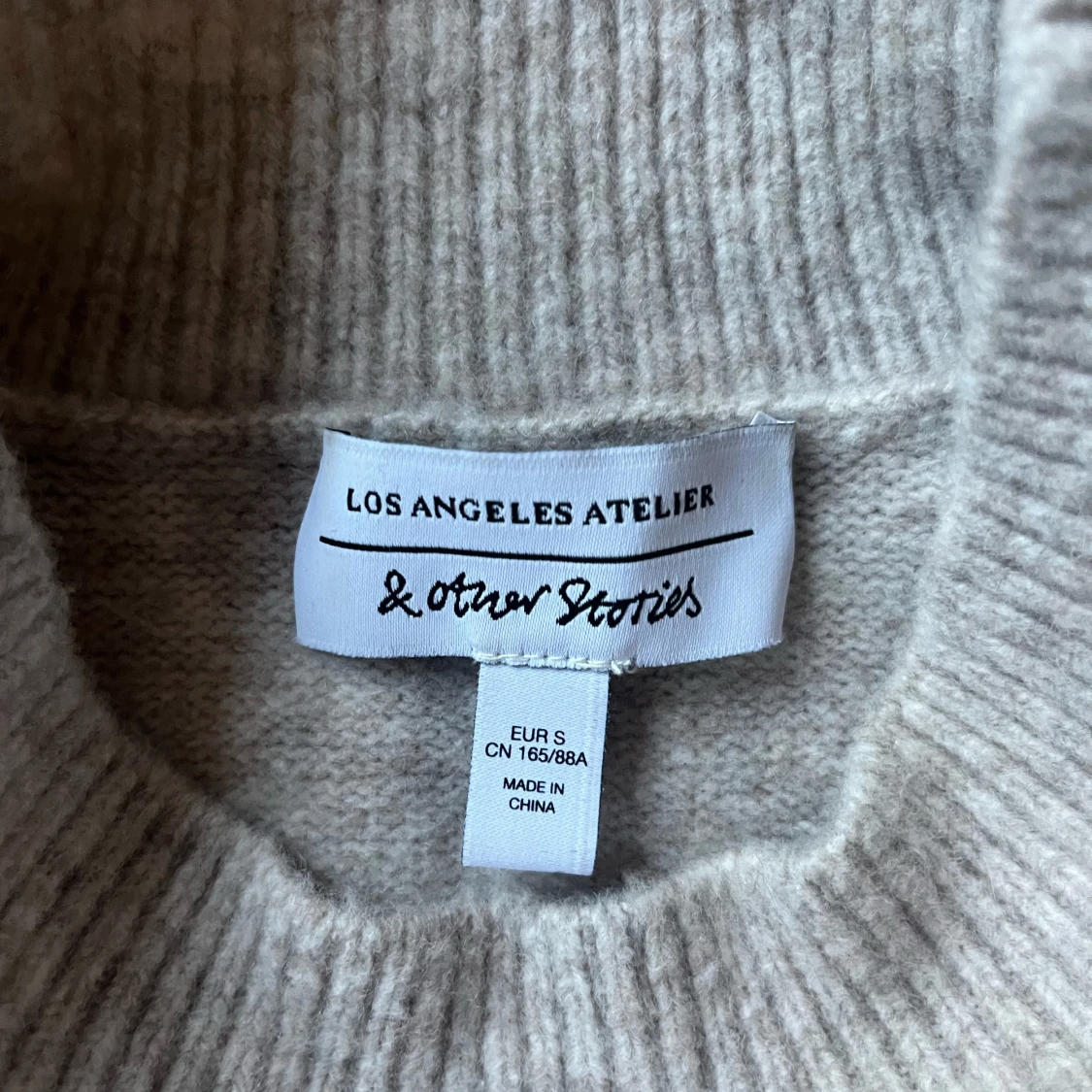 Beige stickad tröja från & Other Stories - 2