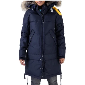 Mörkblå parajumper jacka  - Nu säljer jag min parajumper kappa, den är i ny skick har använts få gånger. Den ser helt ny ut, den är i storlek XXS men passar XS oxå!🩷 köptes förra vinter för 11 tusen då den är i en nyare modell, skriv för bilder! Priset ligger runt 8000kr men kan diskuteras!🩷(bilden som finns är inte min så skriv för riktiga bilder) 