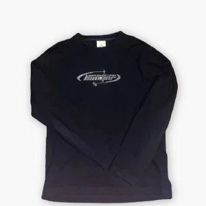 Holzweiler Rhinstone Tröja - Svart långärmad rhinestone tröja från Holzweiler, ny pris 1999kr använd 3-4 gånger.