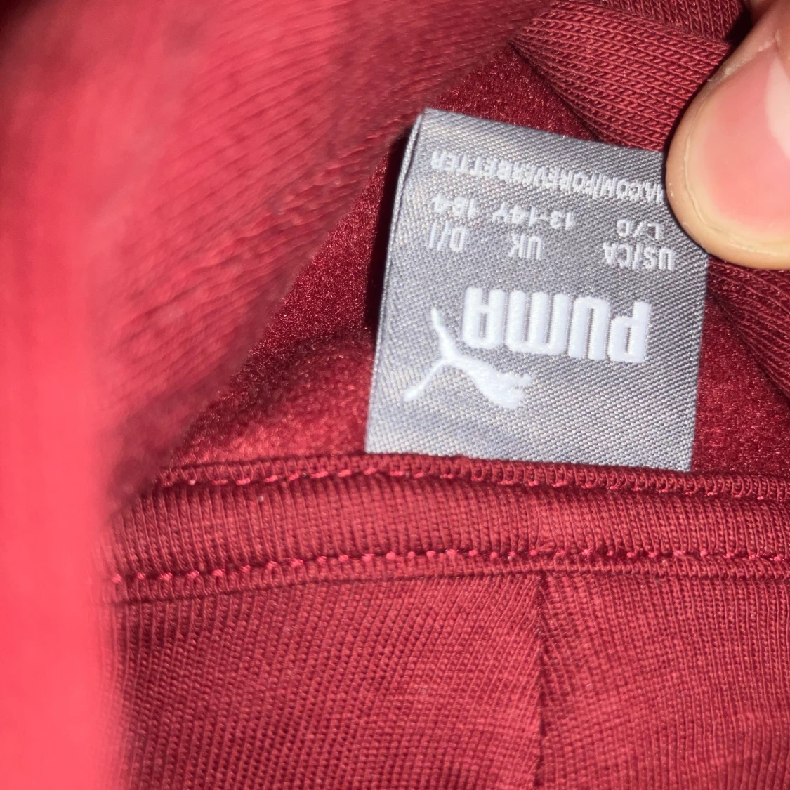 Vinröd hoodie från Puma - 1