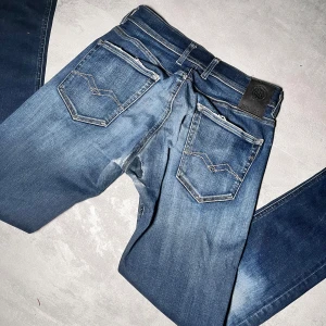 Replay jeans - Replay jeans | Modell Grover | Bra skick men har blivit lagade mellan benen | Storlek W29 L32. 