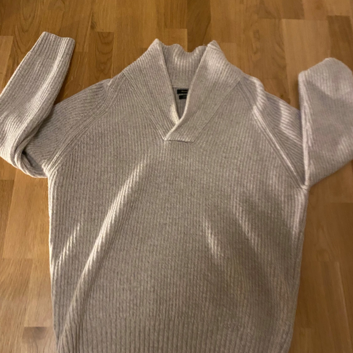 Beige stickad tröja från Massimo Dutti