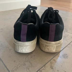 Eytys doja - Säljer dessa svarta eytys. De är ganska använda men inget fel på. Snygga till våren och passar till allt🌸💗