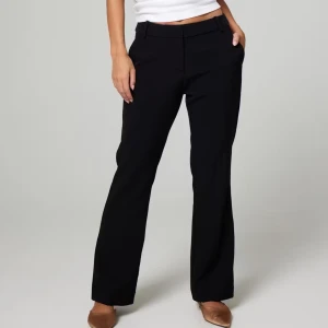 bikbok kostymbyxorna - Super snygga low waist kostymbyxorna från bikbok som tyvärr blivit för små och därför inte kommer till användning längre