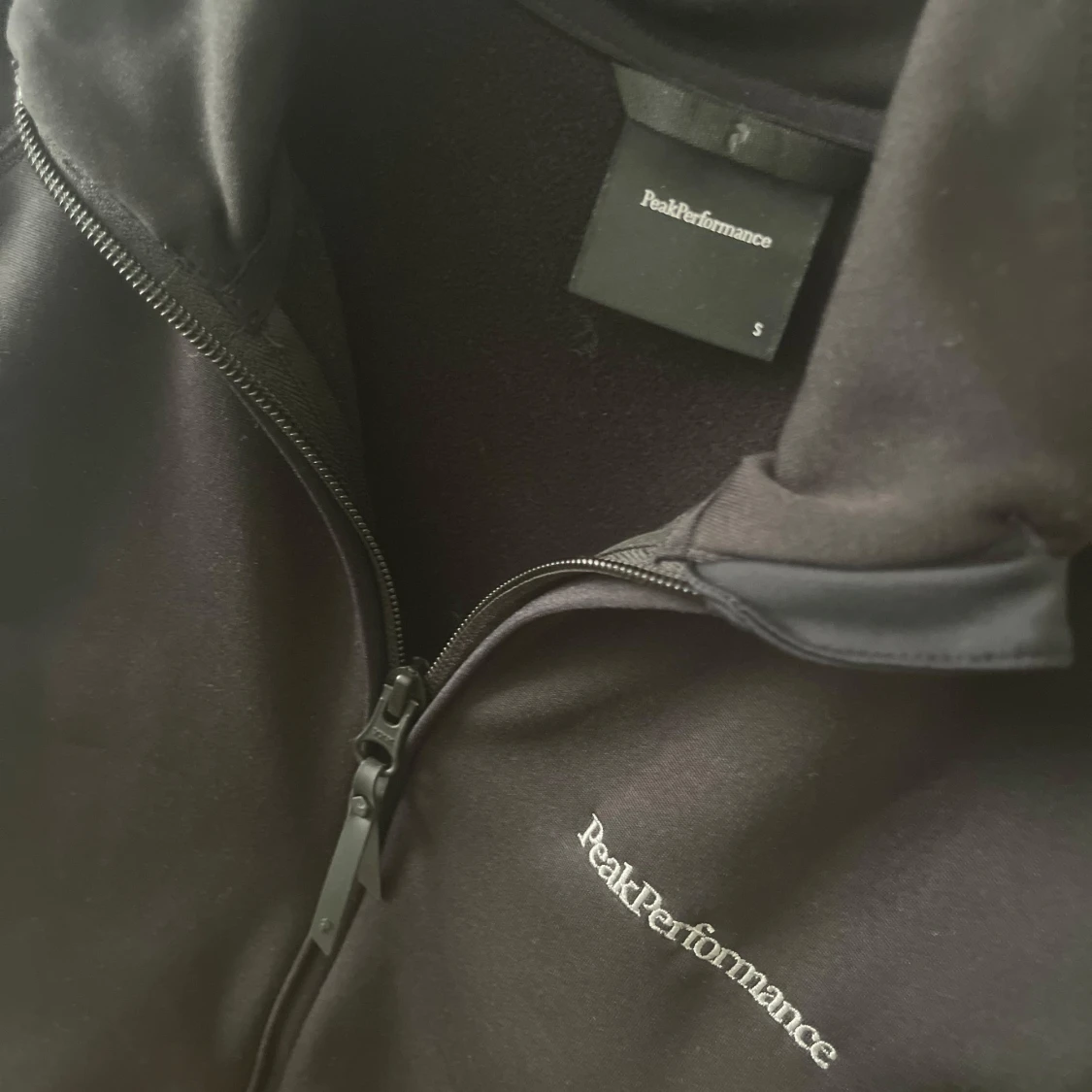 Svart väst från Peak Performance - 1