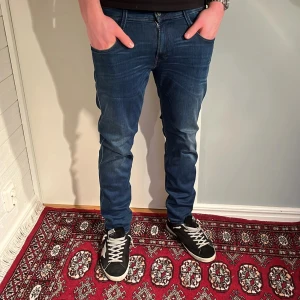 Replay anbass jeans  - Replay Jeans | skick 9/10 | Storlek 30/30 | Pris - 499kr | Modellen är ca 177cm lång | Fraktar via PostNord eller Instabox på köparens bekostnad | Hör av dig vid minsta fråga eller fundering!!