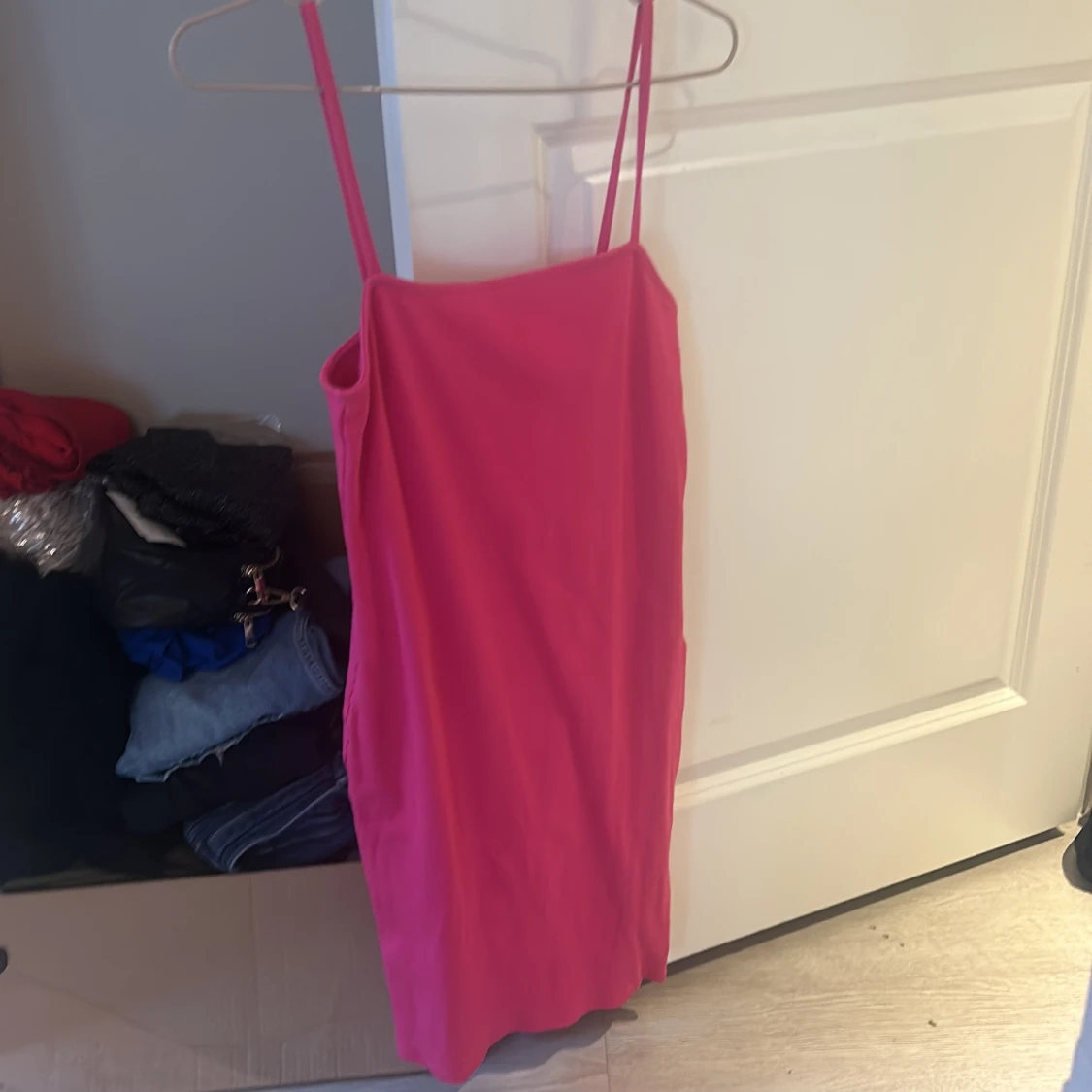 Rosa klänning från Amisu