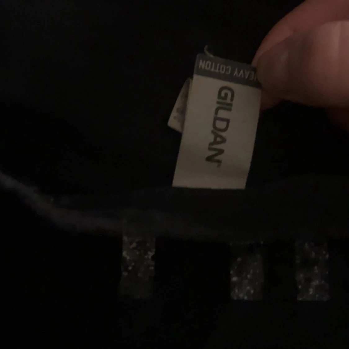 Svart t-shirt med tryck från Gildan - 2