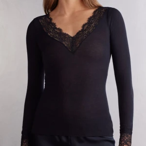 Svart intimissimi tröja  - Svart intimissimi tröja i strl S