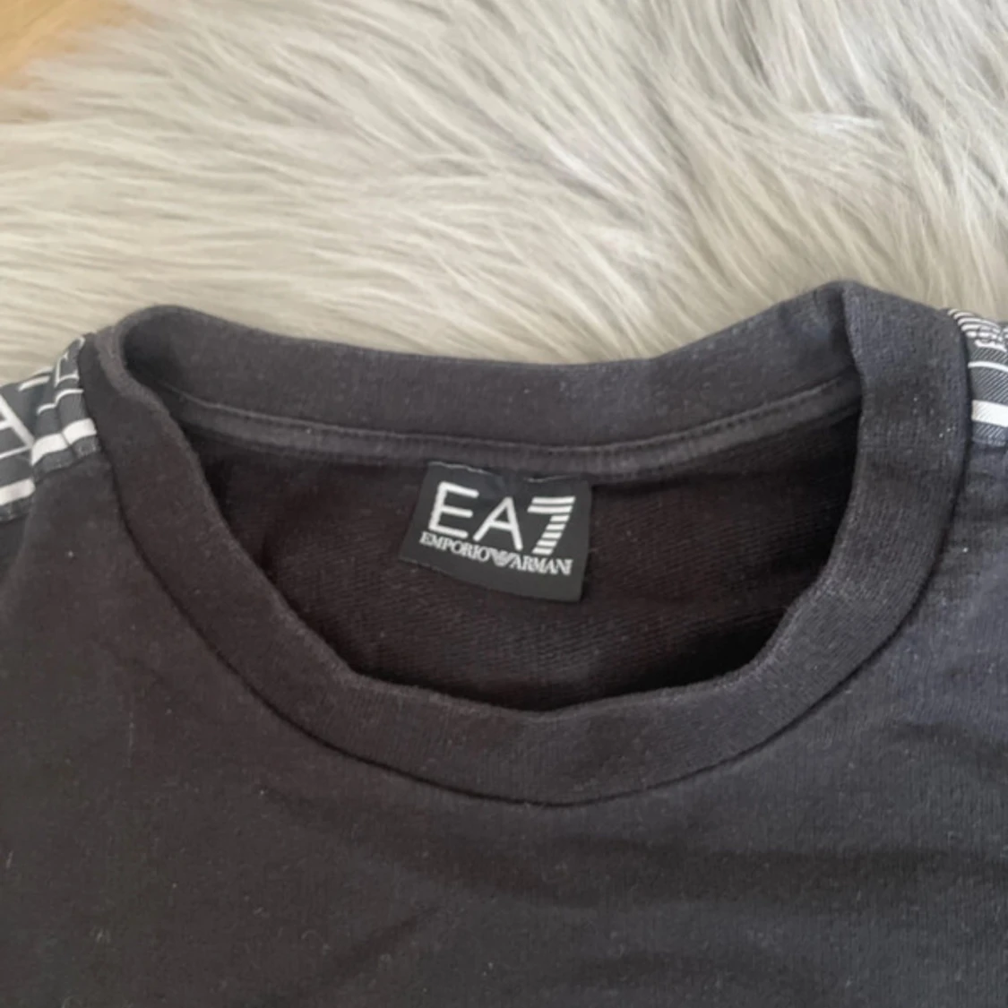 Svart långärmad tröja från Emporio Armani - 2