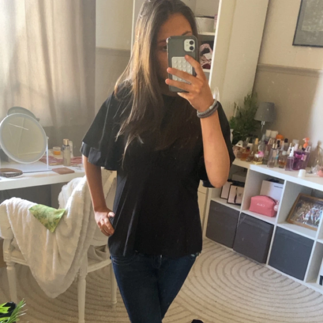 Svart blus med volangärmar - 1