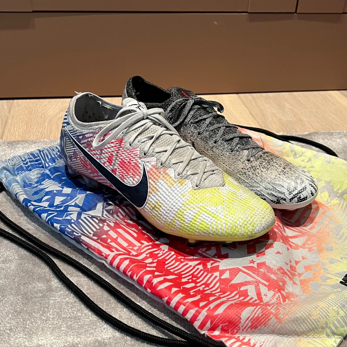 Nike mercurial, Vapor 13 Elite (höger), Vapor 360 Elite (vänster)
