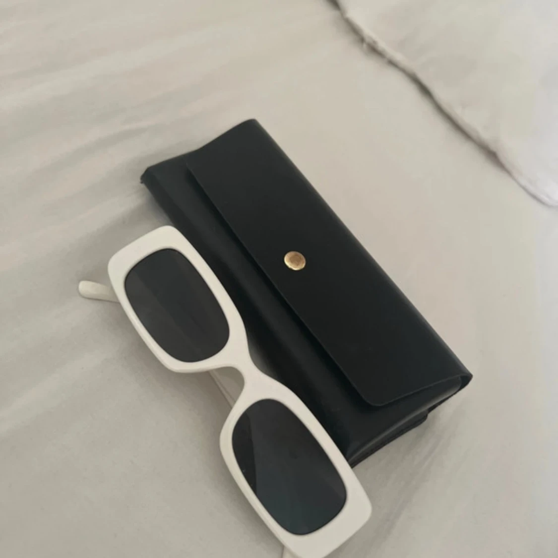 Vita rektangulära solglasögon - Zalando - 1