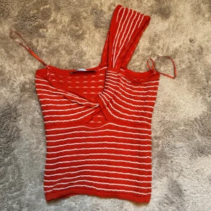 Zara sommar topp 💖🍓🍓🍓 - Sååå söt sommar topp ifrån Zara 🍓🍓❤️❤️❤️🩷🩷🩷🩷