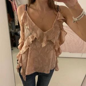 Ljusrosa volang topp - Super fin slutsåld volangtopp från Zara💕