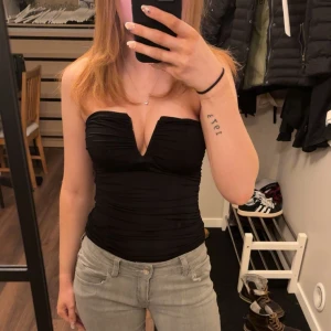 Topp - Säljer en fin tub topp ifrån Stradivarius använd då gånger 😊 fint skick