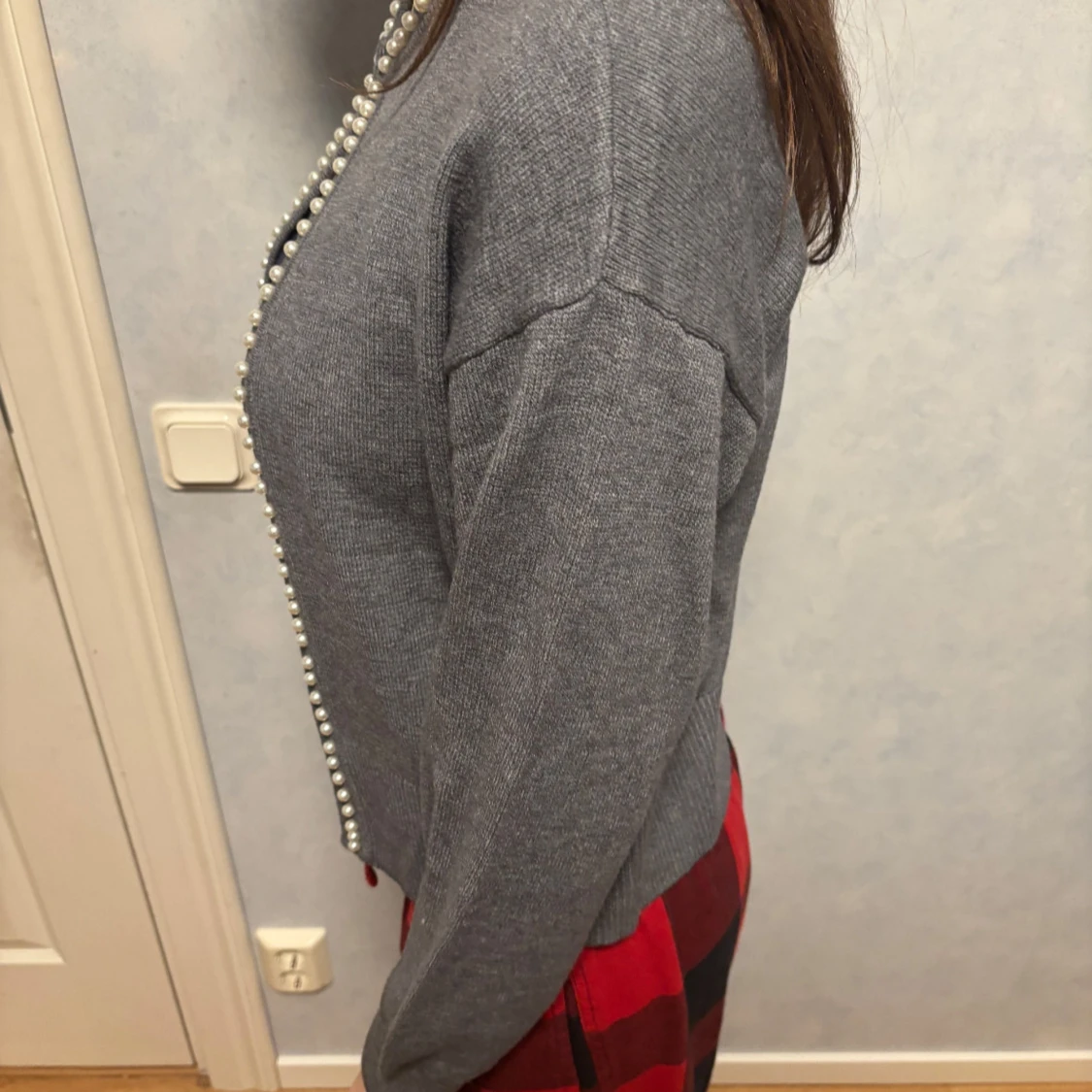 Grå kofta med pärldetaljer från Vila - 4