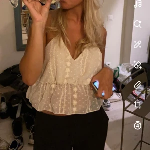 Topp - Jättefin topp som passar tull mycket, bara använd nån enstaka gång så i bra skick! Skulle säga storlek S 