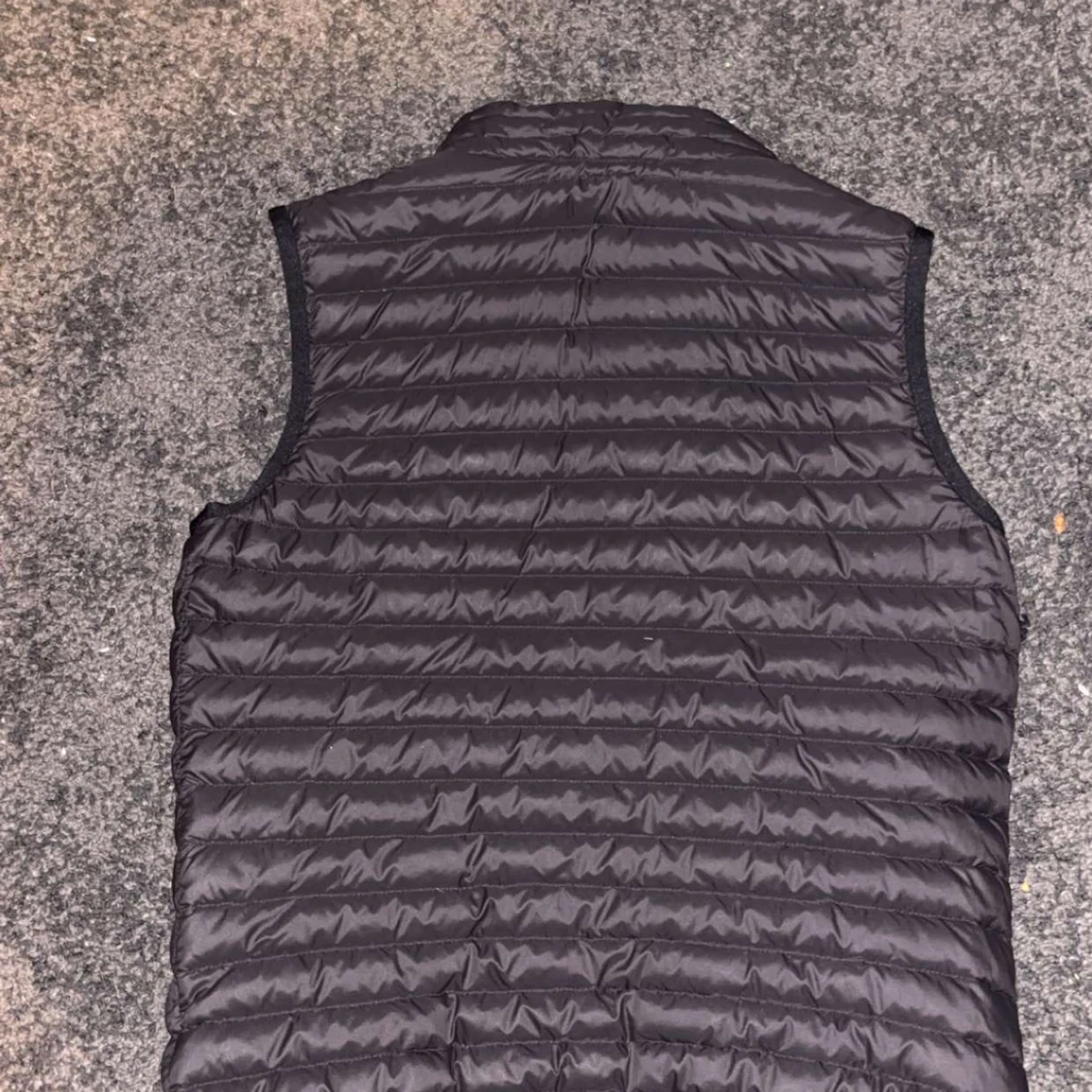 Svart dunväst från Colmar - 1