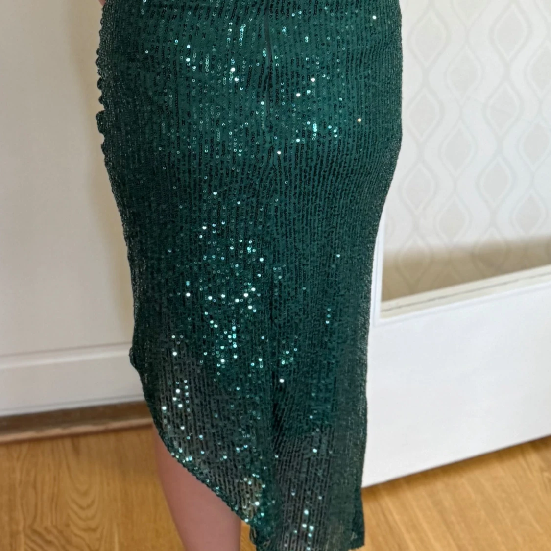 Grön glittrig klänning i paljett - 1