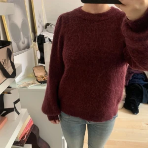 Vinröd stickad tröja - Super snygg! Köp för 899💗