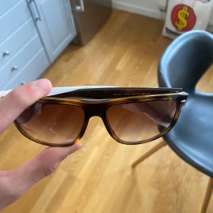 Solglasögon från Ray-Ban - Spritt nya Solglasögon från Rayban som är i modellen RayBan Boyfriend. Aldrig använts! Nypris är 1250kr