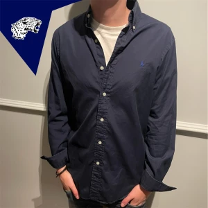 RALPH LAUREN SKJORTA  - Fin skjorta från Ralph Lauren | Skick: 9/10 | Strl: S (lite större) | Modellen är 180cm lång | Hör av dig om du undrar någonting!