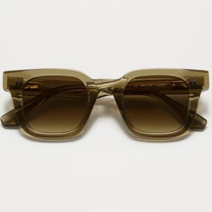 Chimi 04 - Snygga solglasögon från chimi i färgen grön och modellen 04. Inte använda mycket med original box och påse till