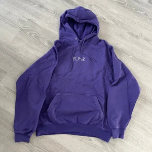 Lila Polar hoodie - Den har blivit tvättad ett par gånger men annars bra skick, storlek M