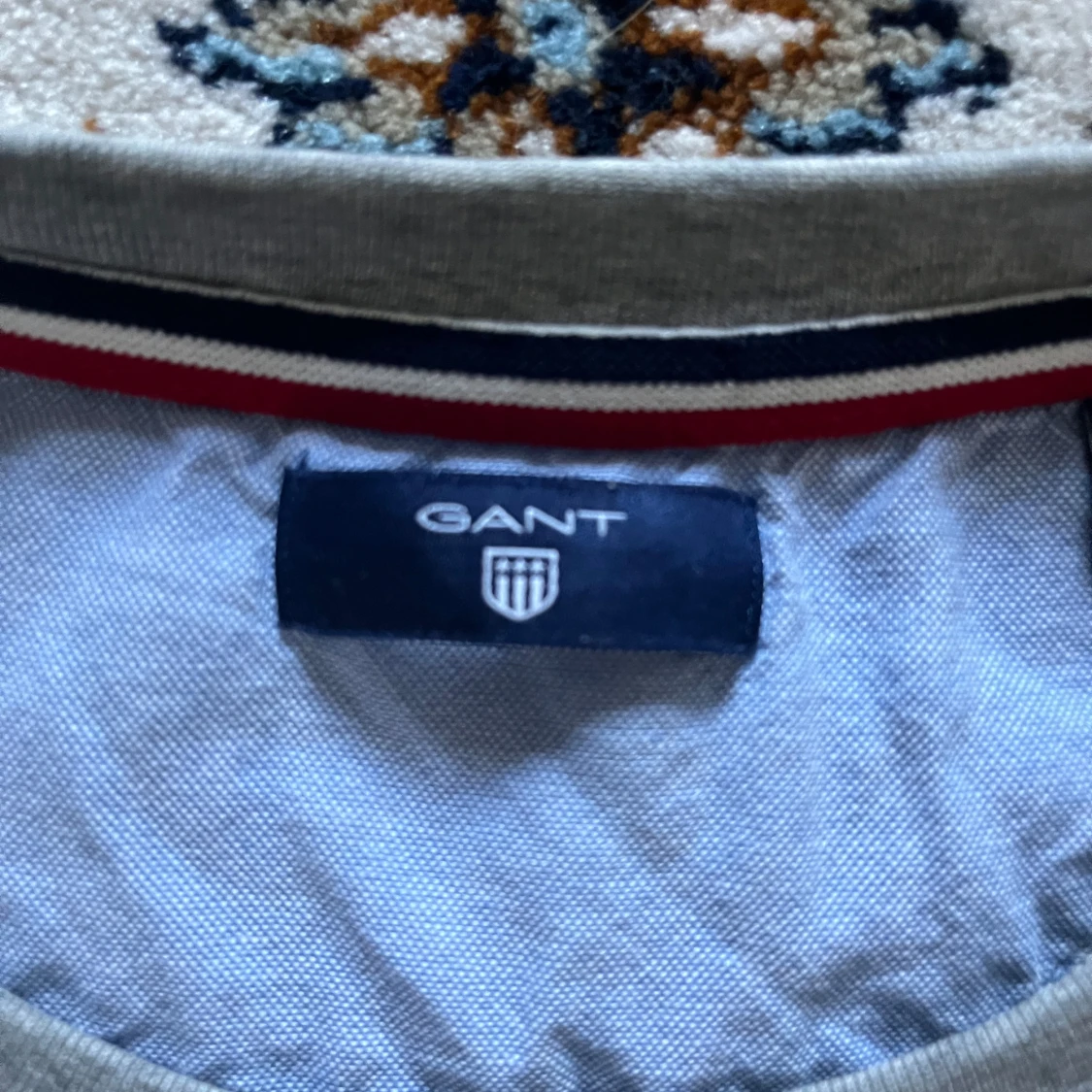 Grå sweatshirt från GANT - 1